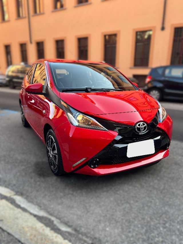 TOYOTA Aygo 1.0 VVT-i 69 CV 3 porte x-cool Immagine 1