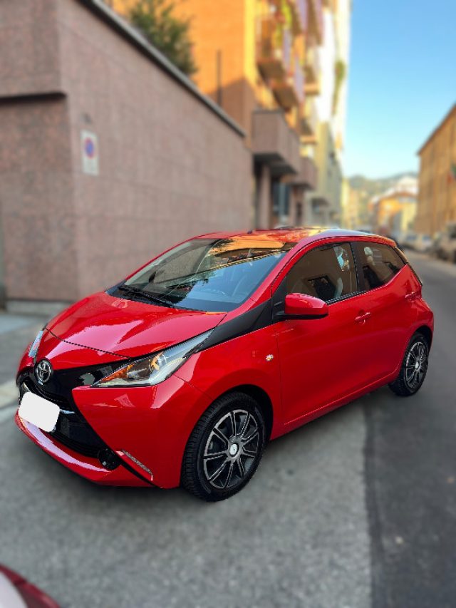 TOYOTA Aygo 1.0 VVT-i 69 CV 3 porte x-cool Immagine 2