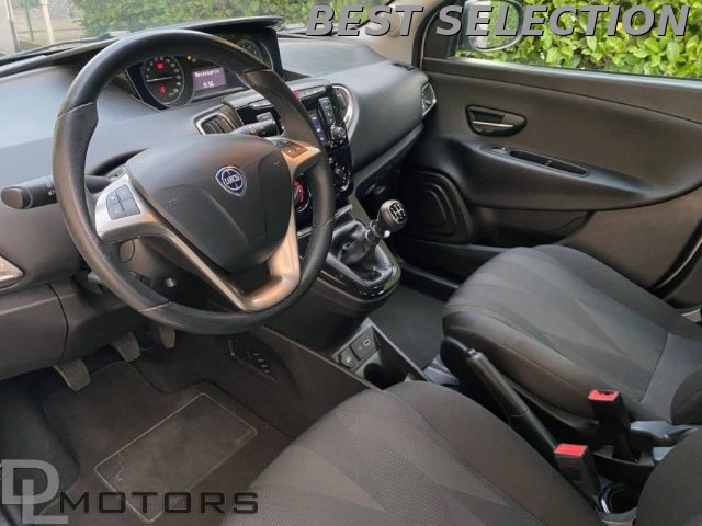 LANCIA Ypsilon 1.2 69 CV, NEOPATENTATI, SENSORI, GOMME 4 STAGIONI Immagine 3