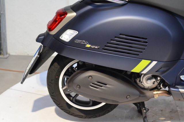 VESPA GTS 300 Super Tech 2023 - 1.000 KM + BAULETTO Immagine 1