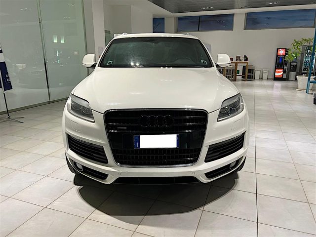 AUDI Q7 3.0 TDI  v6 240cv S-LINE Immagine 1