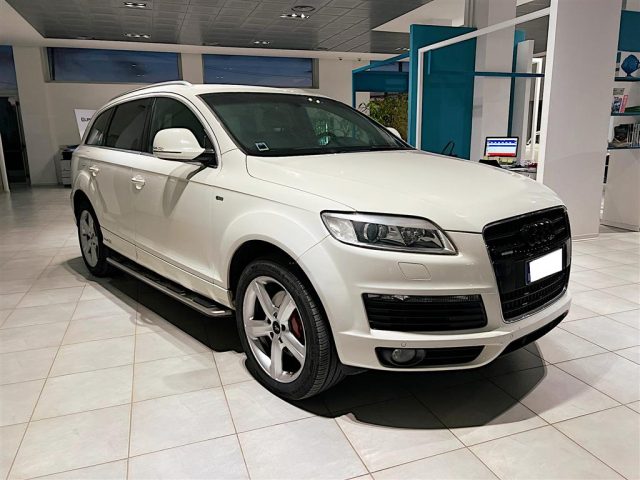 AUDI Q7 3.0 TDI  v6 240cv S-LINE Immagine 2