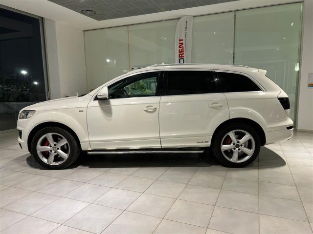 AUDI Q7 3.0 TDI  v6 240cv S-LINE Immagine 3