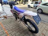 YAMAHA YZ 450 F .