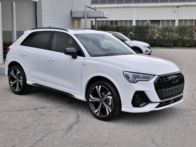 AUDI Q3 1.5 (35) Tfsi 150cv S-tr. Identity Black Open Sky Immagine 3