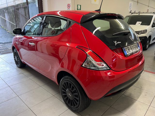 LANCIA Ypsilon 1.0 FireFly 5 porte S&S Hybrid Silver Immagine 1