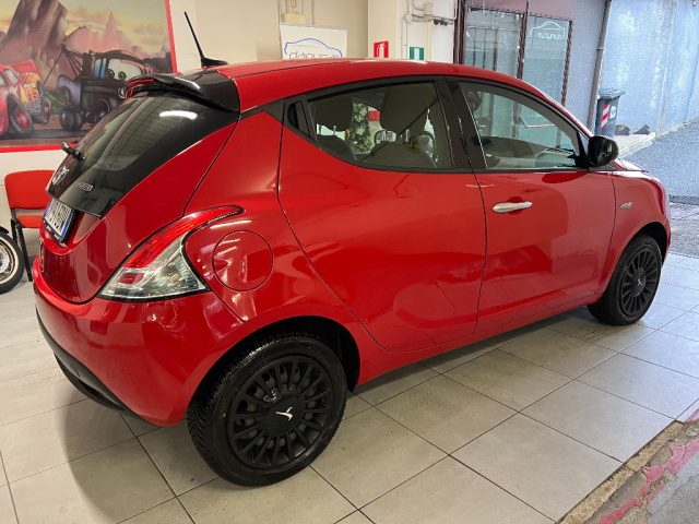 LANCIA Ypsilon 1.0 FireFly 5 porte S&S Hybrid Silver Immagine 2