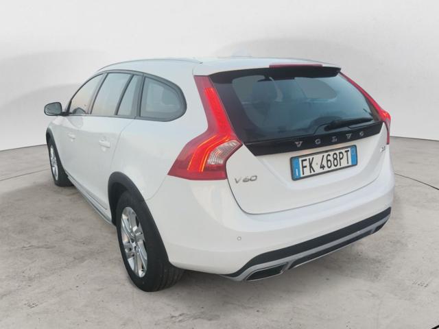 VOLVO V60 Cross Country D3 Geartronic Business Plus Immagine 2