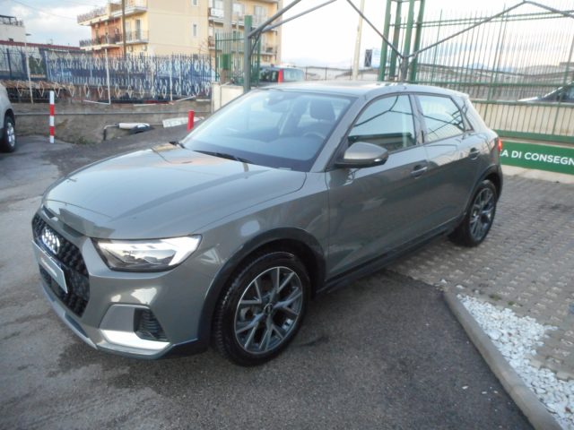 AUDI A1 AUDI A1 citycarver 30 TFSI Identity Contrast Immagine 1