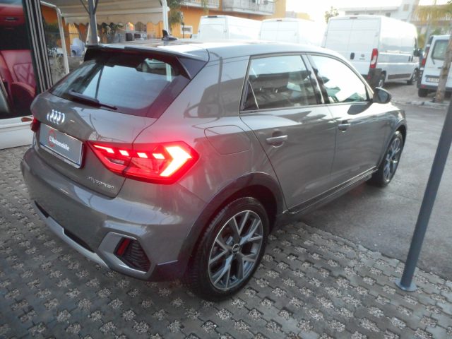 AUDI A1 AUDI A1 citycarver 30 TFSI Identity Contrast Immagine 3