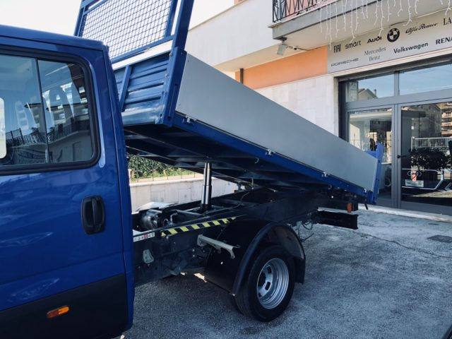 IVECO Daily 35C14 2.3 DOPPIA CABINA RIBALTABILE BLU Immagine 2