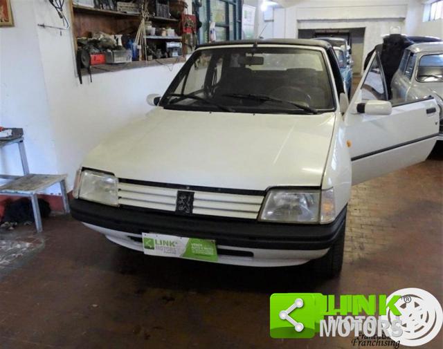 PEUGEOT 205 CJ Cabriolet. Immagine 3