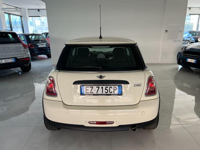 MINI One 1.6 16V One (55kW) Neopatentati Immagine 4