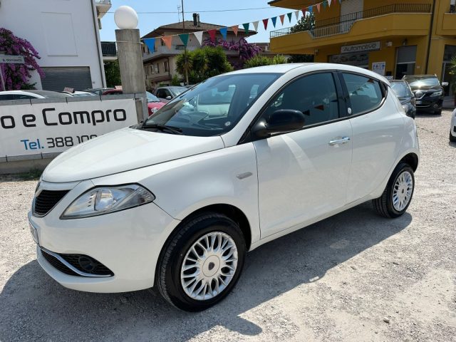 LANCIA Ypsilon 0.9 TwinAir 85 CV 5 porte Metano Ecochic Gold Immagine 2