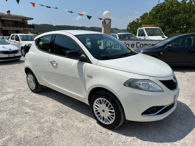 LANCIA Ypsilon 0.9 TwinAir 85 CV 5 porte Metano Ecochic Gold Immagine 0