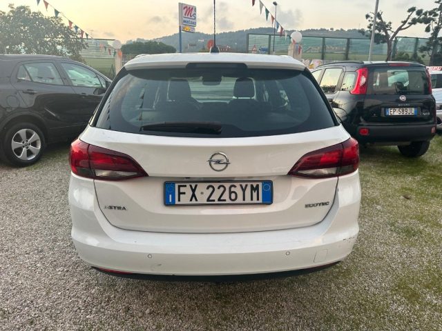 OPEL Astra 1.4 Turbo 110CV EcoM Sports Tourer Innovation Immagine 4