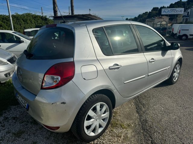 RENAULT Clio 1.2 16V 5 porte Confort Immagine 3