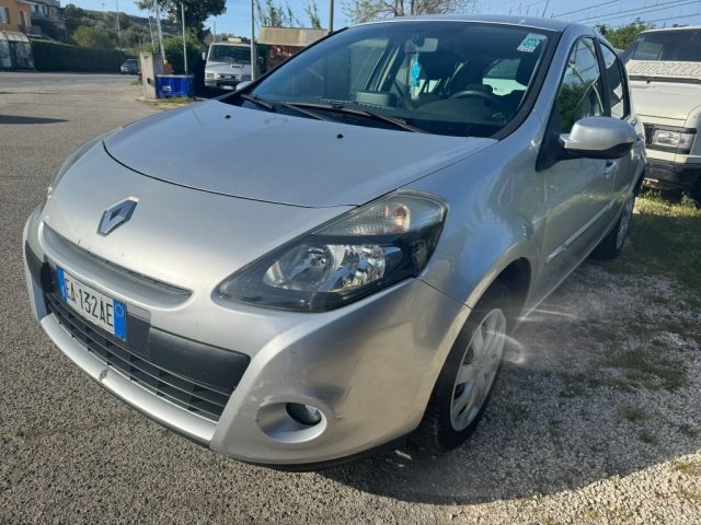 RENAULT Clio 1.2 16V 5 porte Confort Immagine 2