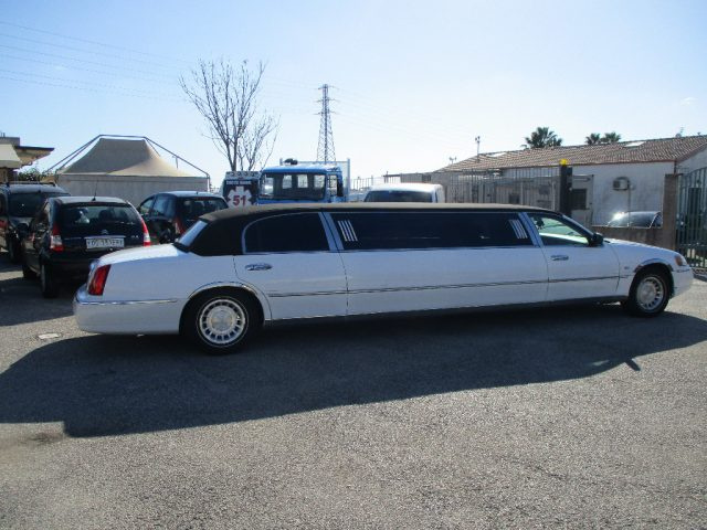 LINCOLN Town Car Limousine Immagine 4