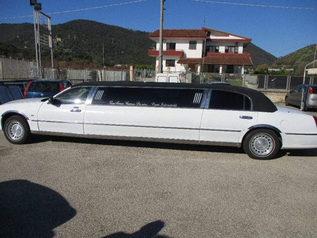 LINCOLN Town Car Limousine Immagine 1