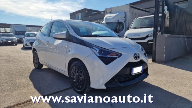 TOYOTA Aygo Connect 1.0 VVT-i 72 CV 5 porte x-cool MMT Immagine 1