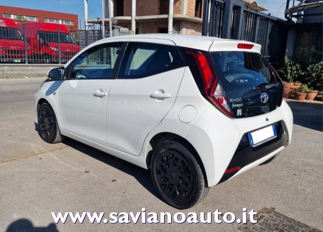 TOYOTA Aygo Connect 1.0 VVT-i 72 CV 5 porte x-cool MMT Immagine 3