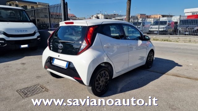 TOYOTA Aygo Connect 1.0 VVT-i 72 CV 5 porte x-cool MMT Immagine 2