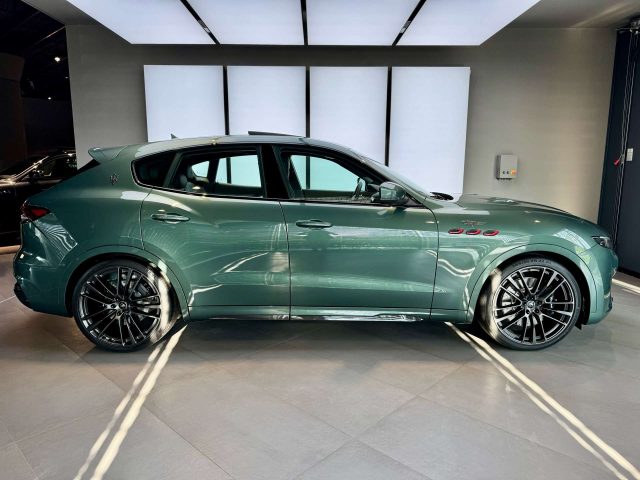 MASERATI Levante Trofeo 3.8 V8 580cv , Verde Royale , Pelle Zegna Immagine 4