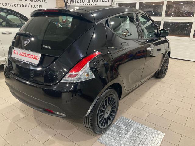 LANCIA Ypsilon 1.0 70cv 5 porte Hybrid Silver Immagine 3