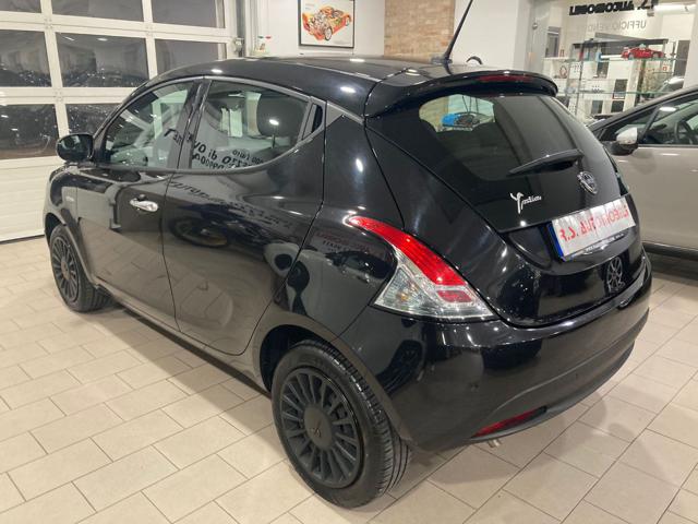 LANCIA Ypsilon 1.0 70cv 5 porte Hybrid Silver Immagine 1