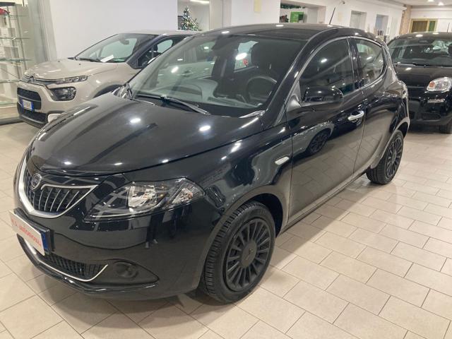 LANCIA Ypsilon 1.0 70cv 5 porte Hybrid Silver Immagine 0