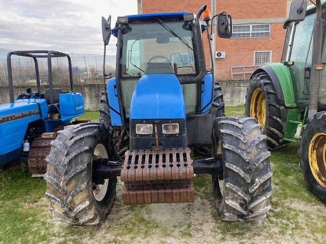 NEW HOLLAND TL100 CON FRENATURA PNEUMATICA ANNO 2002 Immagine 3