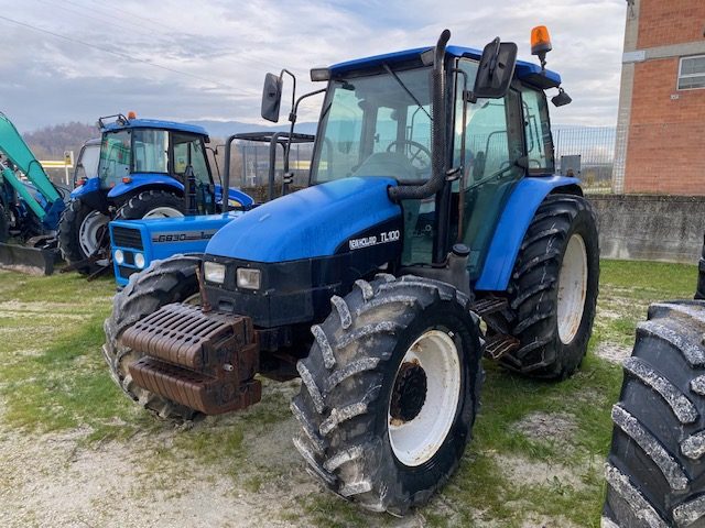 NEW HOLLAND TL100 CON FRENATURA PNEUMATICA ANNO 2002 Immagine 2