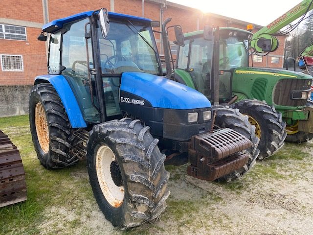 NEW HOLLAND TL100 CON FRENATURA PNEUMATICA ANNO 2002 Immagine 0