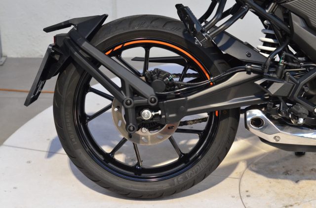 CF MOTO 300NK 2024 - 2.000 KM + PATENTE A2 Immagine 1