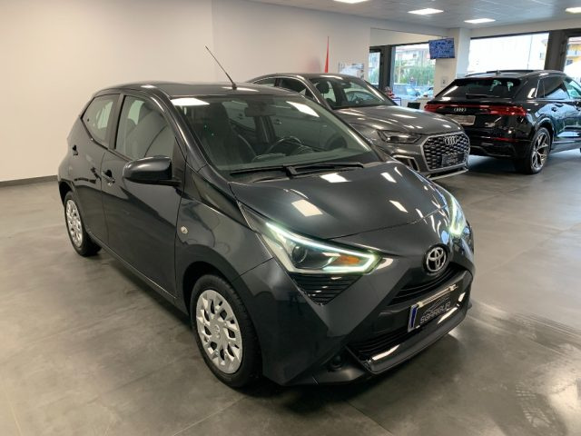 TOYOTA Aygo 1.0 Benzina 5 Porte Connect x-business Immagine 0