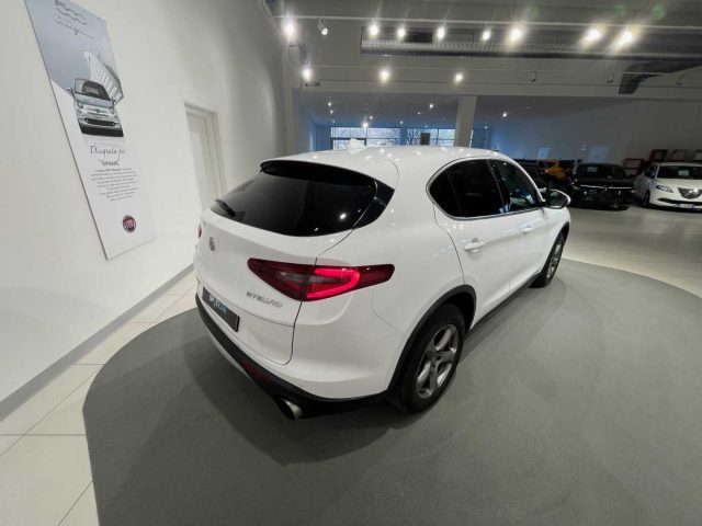 ALFA ROMEO Stelvio 2.0 Turbo 200 CV AT8 Q4 Executive Immagine 2