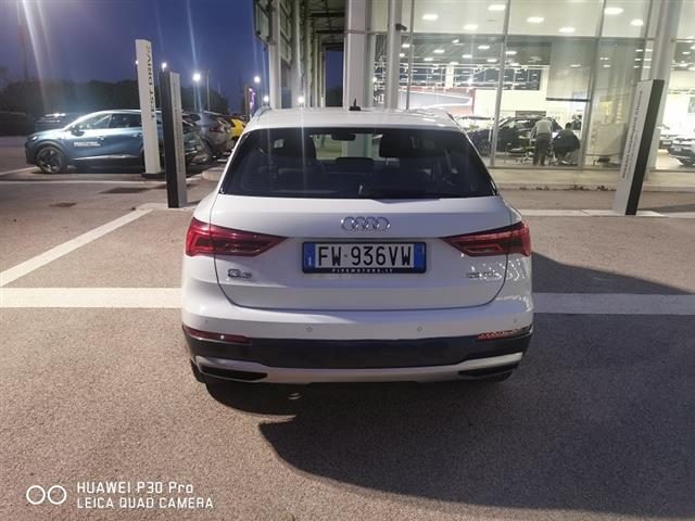 AUDI Q3 35 2.0 TDI Business S tronic Immagine 1