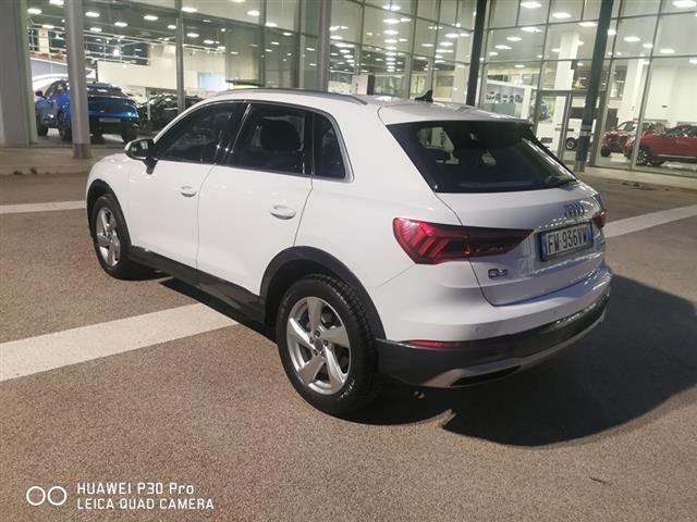 AUDI Q3 35 2.0 TDI Business S tronic Immagine 2