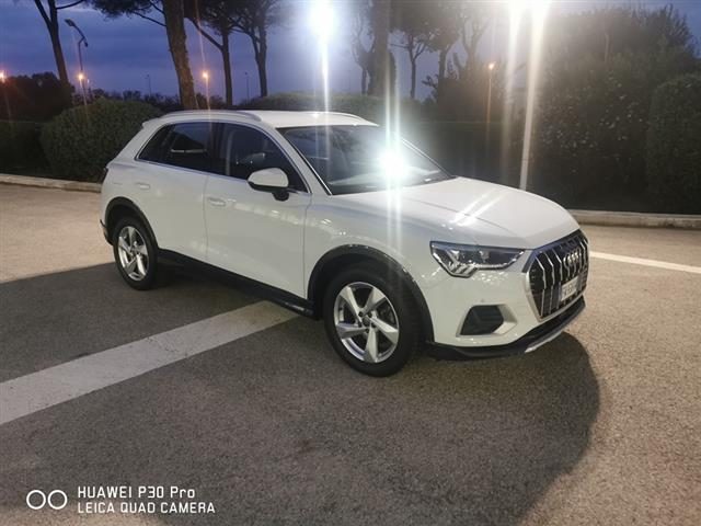 AUDI Q3 35 2.0 TDI Business S tronic Immagine 3