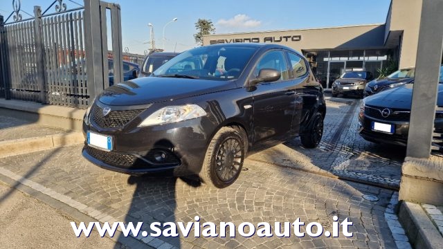 LANCIA Ypsilon 1.2 69 CV 5 porte GPL Ecochic Black and Noir Immagine 1