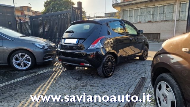 LANCIA Ypsilon 1.2 69 CV 5 porte GPL Ecochic Black and Noir Immagine 2