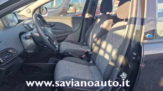 LANCIA Ypsilon 1.2 69 CV 5 porte GPL Ecochic Black and Noir Immagine 4