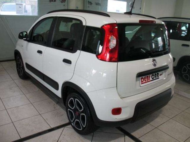 FIAT Panda hybrid Cross Immagine 1