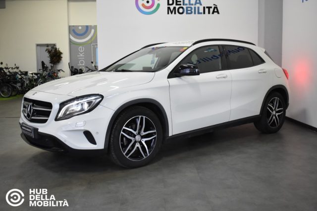 MERCEDES-BENZ GLA 200 d Automatic 4Matic Sport Immagine 2