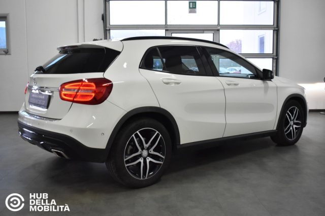 MERCEDES-BENZ GLA 200 d Automatic 4Matic Sport Immagine 3