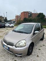 TOYOTA Yaris 1.3i 16V cat 3 porte Sol