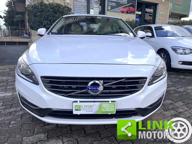 VOLVO S60 D5 215 cv Geartronic Momentum Immagine 3