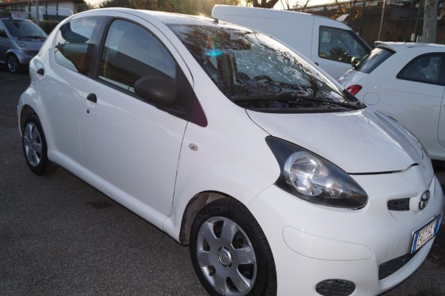 TOYOTA Aygo 1.0 12V VVT-i 5 porte Deep Ocean Connect Immagine 2