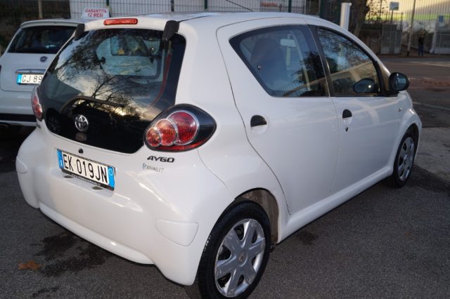 TOYOTA Aygo 1.0 12V VVT-i 5 porte Deep Ocean Connect Immagine 3